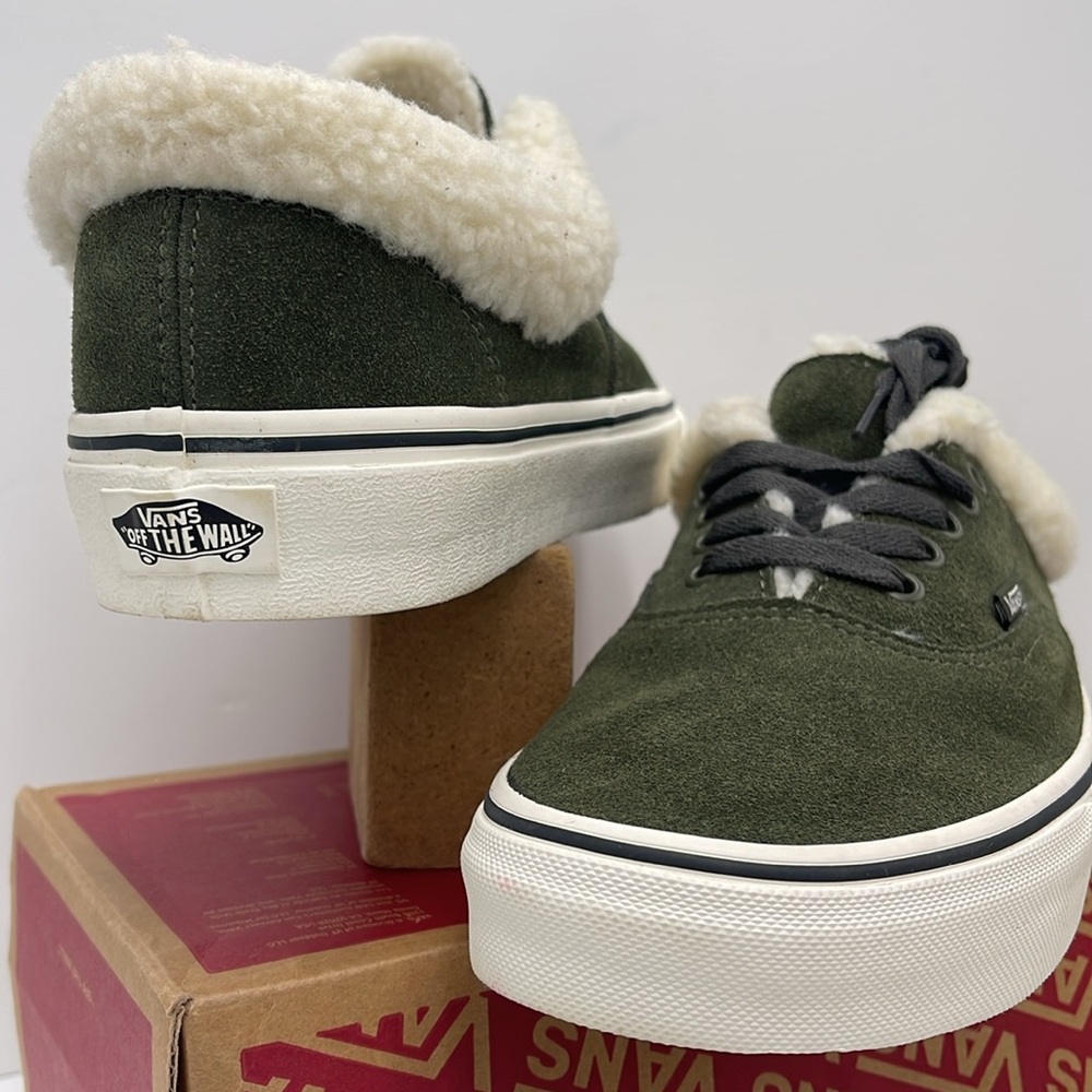 Vans WMNS Authentic Sherpa
Sherpa Grape Leaf
VN000CP4KCZ Green Sneakers - Picture 9 of 16